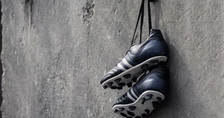 Se negoacute a pagar la cuota alimentaria y la Justicia le prohibioacute jugar al fuacutetbol