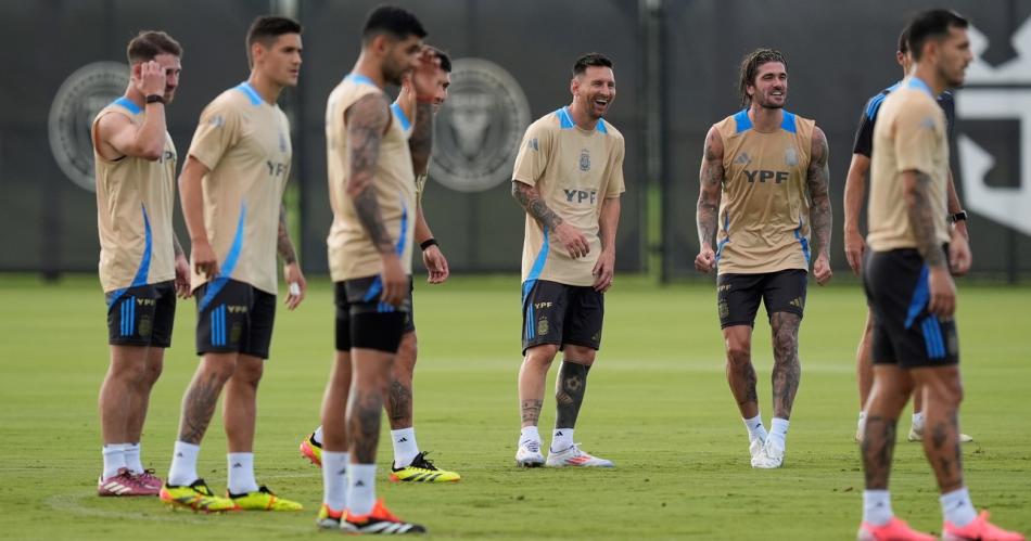 La Argentina se entrenoacute en Miami con ausencias