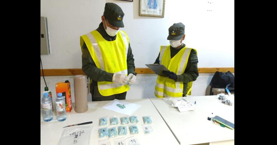 Pasajera toacutexica- cayoacute con 17 litros de ketamina y 1100 pastillas de eacutextasis valuados en 170 millones