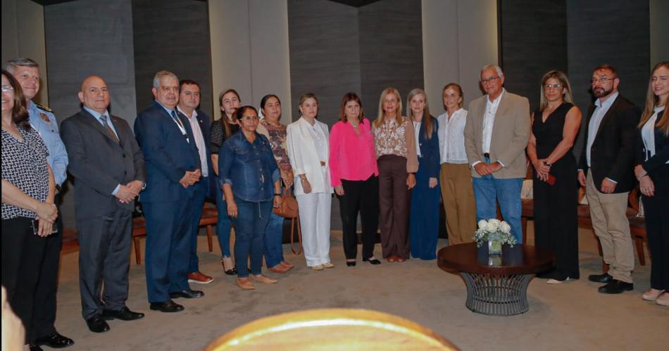 Bullrich anuncia el retiro del estatus de refugiados a miembros del Ejeacutercito del pueblo paraguayo