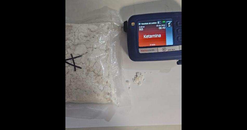 Pasajera toacutexica- cayoacute con 17 litros de ketamina y 1100 pastillas de eacutextasis valuados en 170 millones