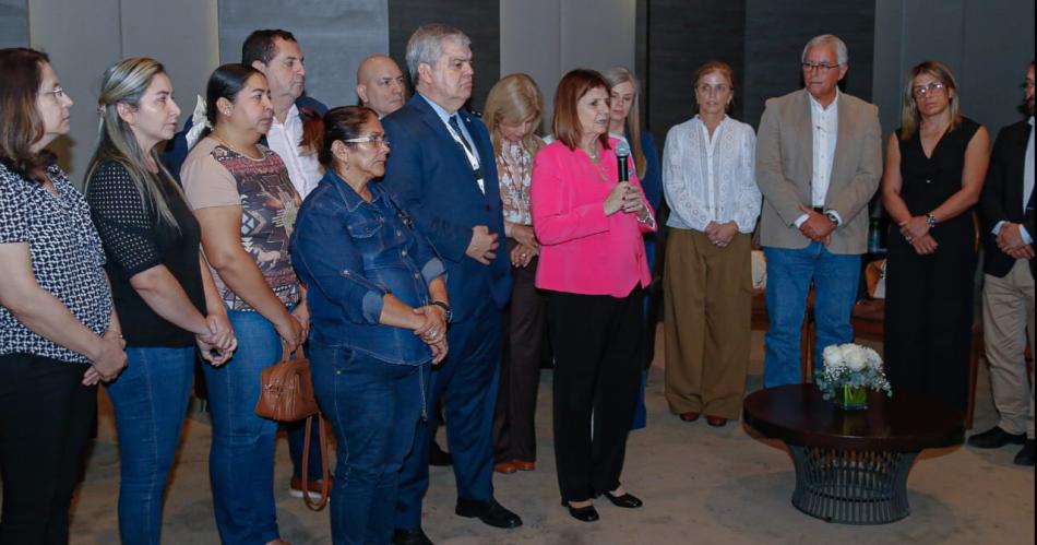 Bullrich anuncia el retiro del estatus de refugiados a miembros del Ejeacutercito del pueblo paraguayo