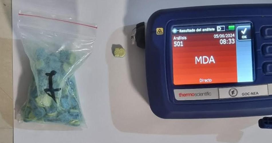 Pasajera toacutexica- cayoacute con 17 litros de ketamina y 1100 pastillas de eacutextasis valuados en 170 millones