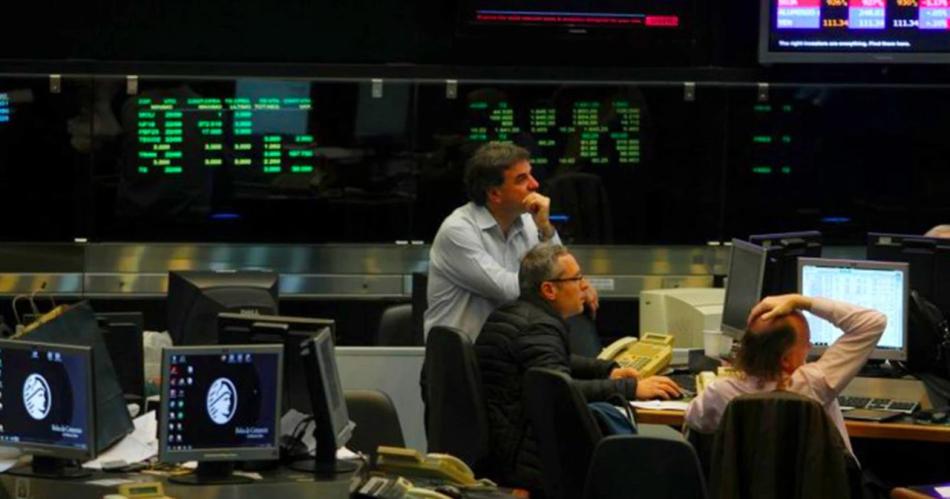 Mercados nerviosos- bonos cayeron hasta 6-en-porciento- y el riesgo paiacutes se acercoacute a los 1600 puntos