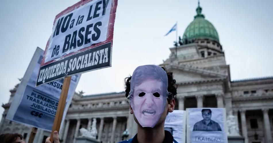 Organizaciones exigen la libertad inmediata de los detenidos durante la votacioacuten de la Ley Bases