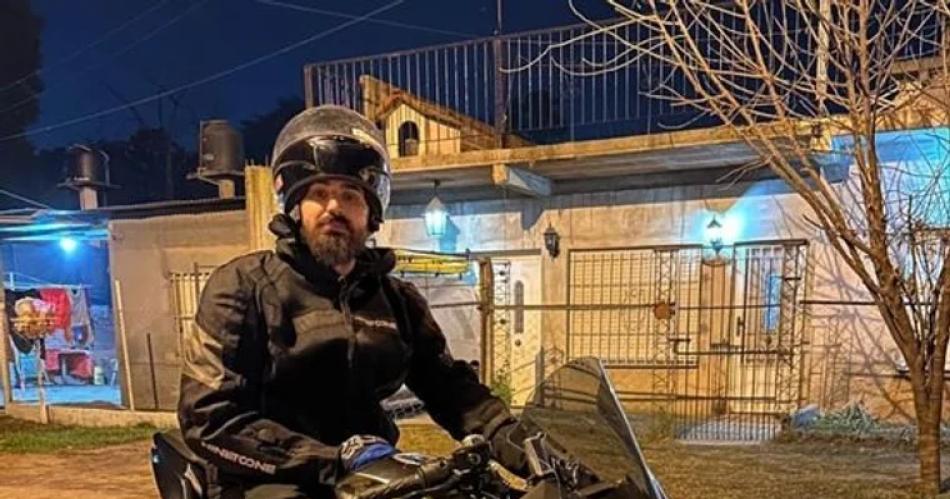 TERRIBLE VIDEO  Corriacutea una picada en moto chocoacute y su cuerpo quedoacute partido al medio