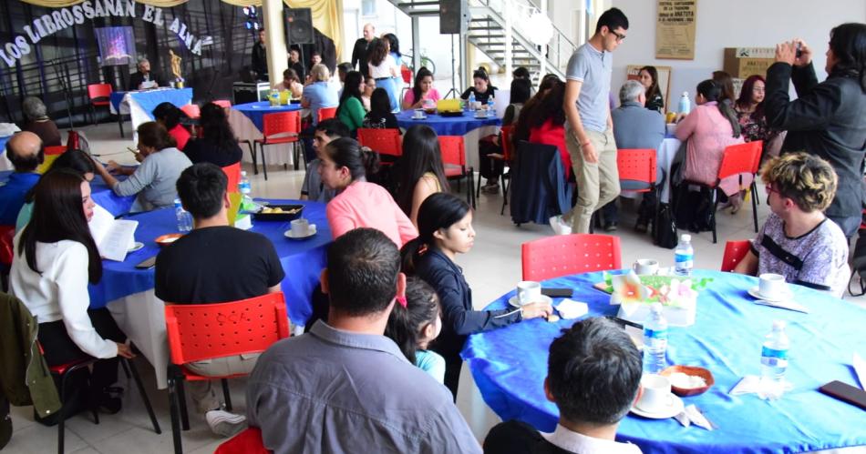 Antildeatuya celebroacute el Diacutea del Escritor con un Cafeacute Literario en el CCA