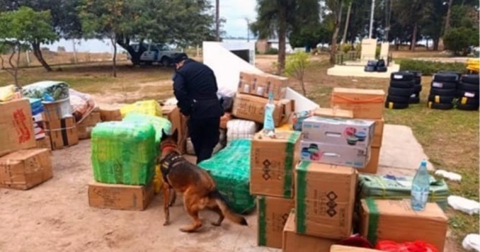 Prefectura decomisoacute cargamento de neumaacuteticos y mercaderiacutea de dudosa procedencia