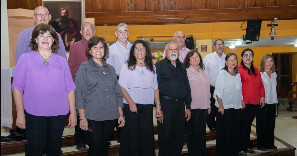 iexclQueacute lindo Santiago con toda su muacutesica