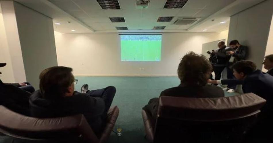 Milei y Bolsonaro vieron juntos la derrota de Brasil en la Copa Ameacuterica