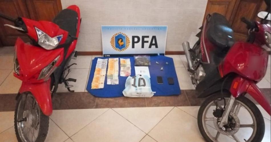 Marche un delivery- haciacutean reparto a domicilio de drogas a bordo de una moto