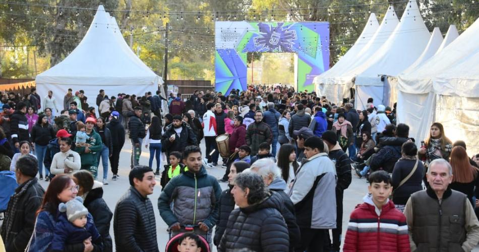 En el primer fin de semana la Feria Artesanal de la Municipalidad tuvo una masiva concurrencia