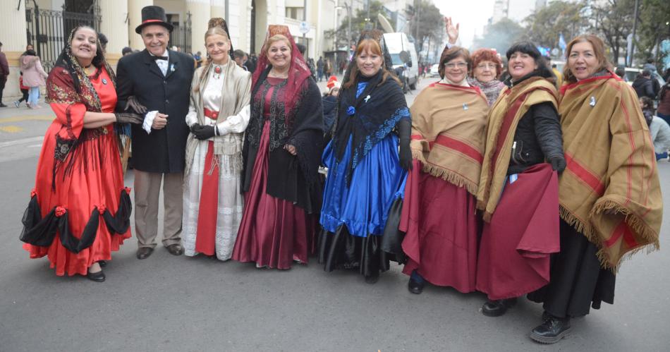 FOTOS EL LIBERAL presente en la vigilia por el Diacutea de la Independencia en Tucumaacuten