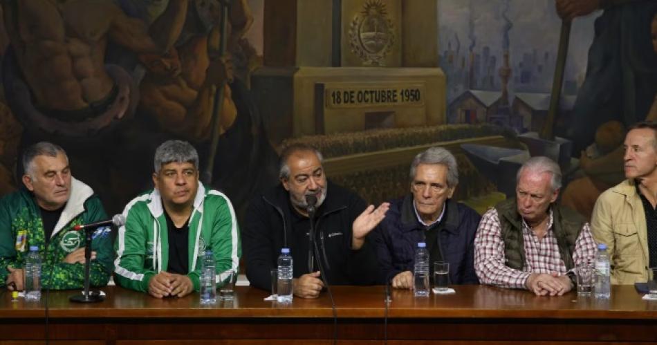 La CGT se re�ne este miércoles para evaluar una nueva estrategia para enfrentar las reformas laborales de Javier Milei (Foto- NA)