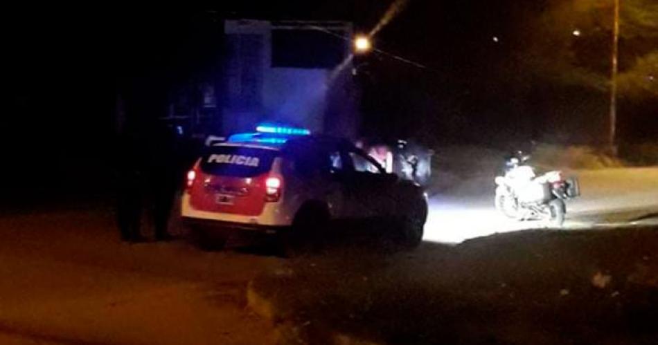 Roban doacutelares y pesos a un policiacutea cordobeacutes que paseaba en Las Termas