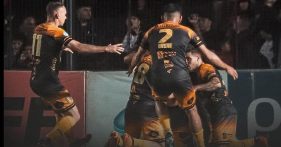 Mitre logroacute un gran triunfo ante Coloacuten y se acerca al objetivo