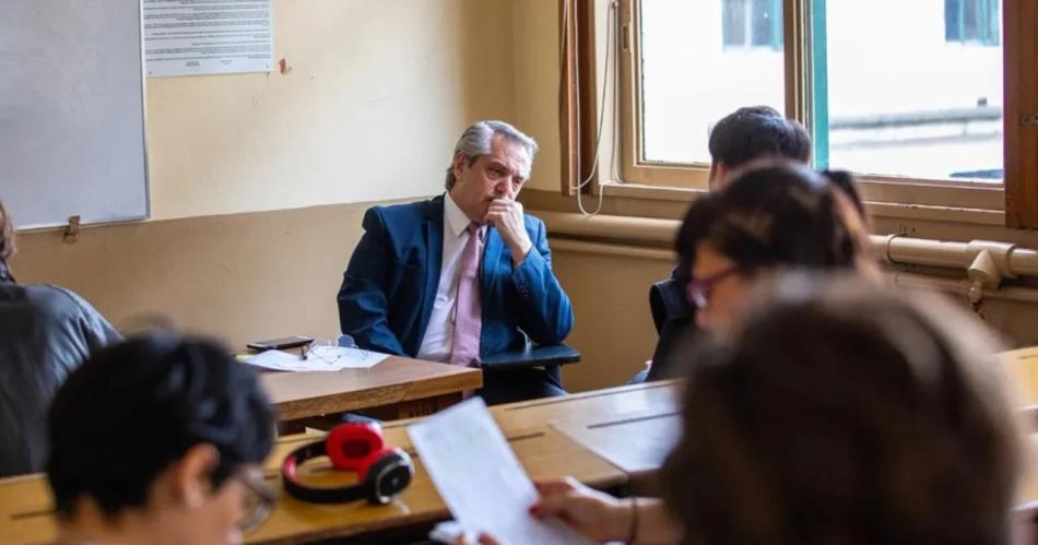 Confirman que Alberto Fernaacutendez ya no daraacute clases en la UBA
