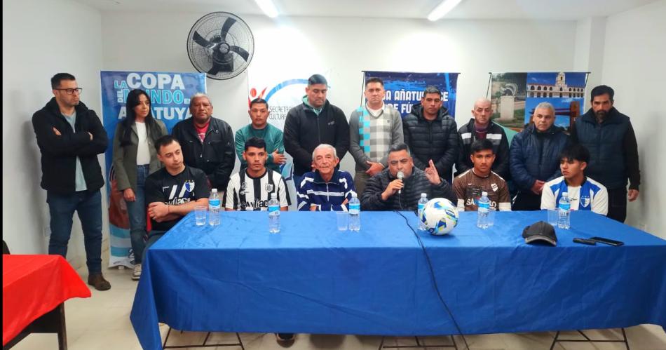 La Liga Antildeatuyense de Fuacutetbol se presentoacute en sociedad