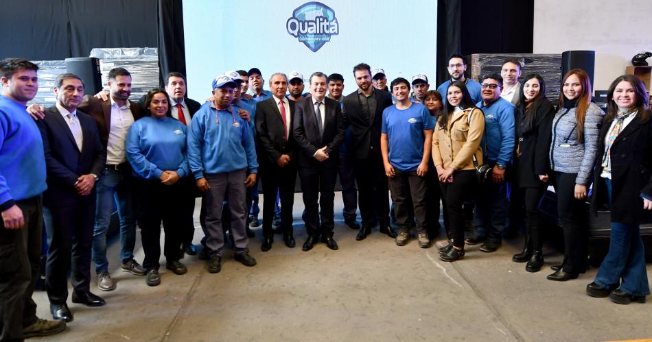 Zamora participoacute de la inauguracioacuten de una faacutebrica de colchones en la zona oeste