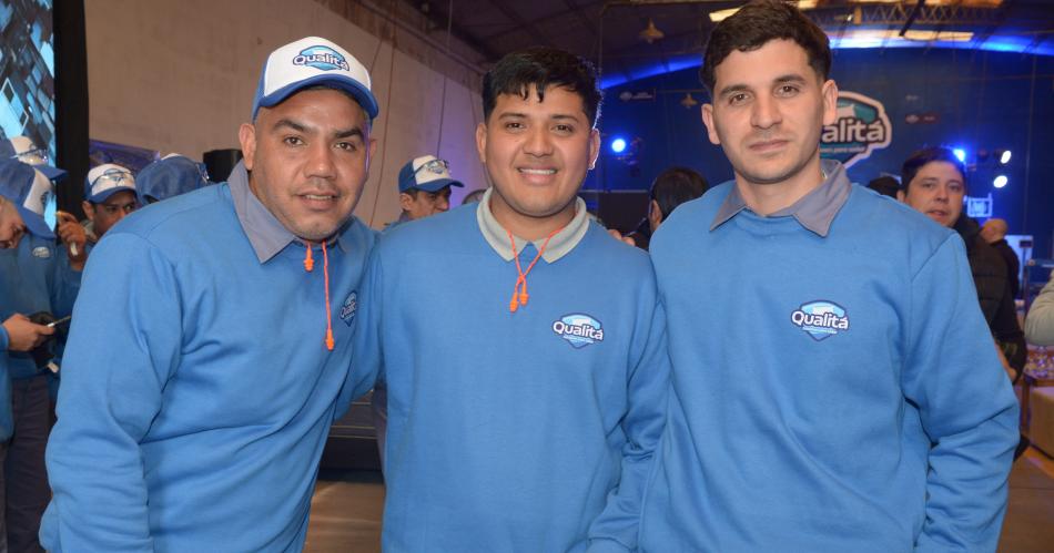 UN BRINDIS POR EL PRESENTE Y EL FUTUR