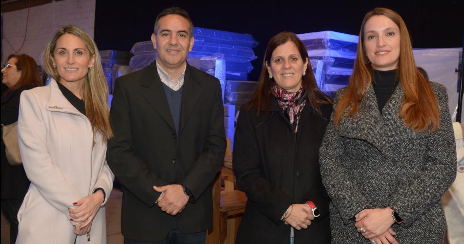 UN BRINDIS POR EL PRESENTE Y EL FUTUR