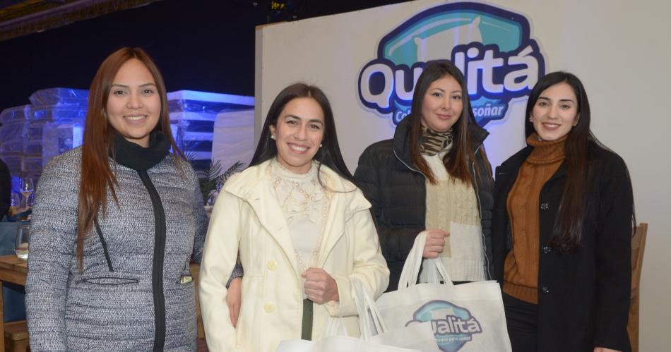 UN BRINDIS POR EL PRESENTE Y EL FUTUR