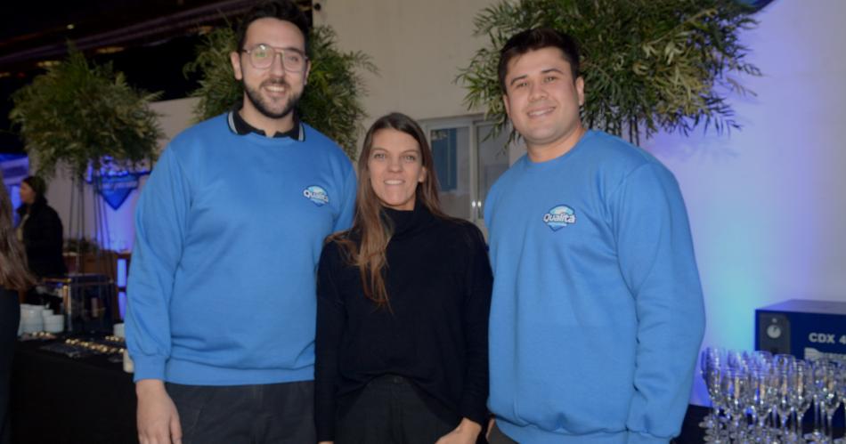 UN BRINDIS POR EL PRESENTE Y EL FUTUR