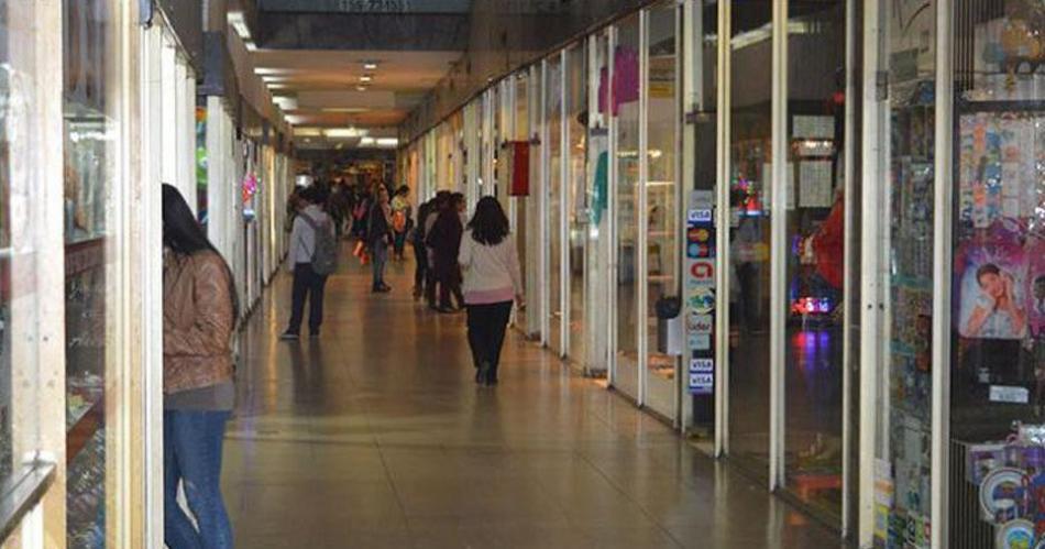 Definen coacutemo trabajaraacute el comercio este saacutebado 17 diacutea feriado