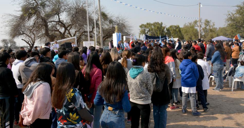 Manogasta- cientos de alumnos recordaron al General San Martiacuten