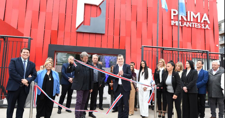 Zamora participoacute de la inauguracioacuten de la nueva planta fabril en Santiago de la empresa Prima Implantes
