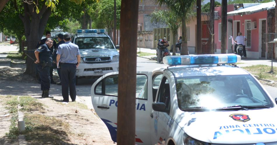 Llegoacute a la casa de un jubilado a pedir comida y le roboacute 100000 pesos