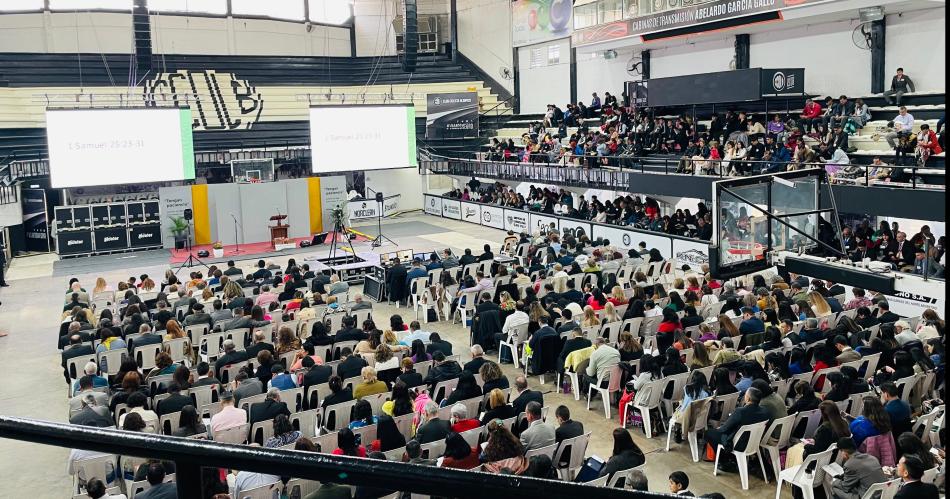 Santiago sede del encuentro de los Testigos de Jehovaacute