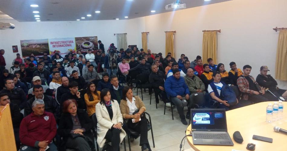 Exitosa capacitacioacuten de fuacutetbol formativo en Santiago del Estero