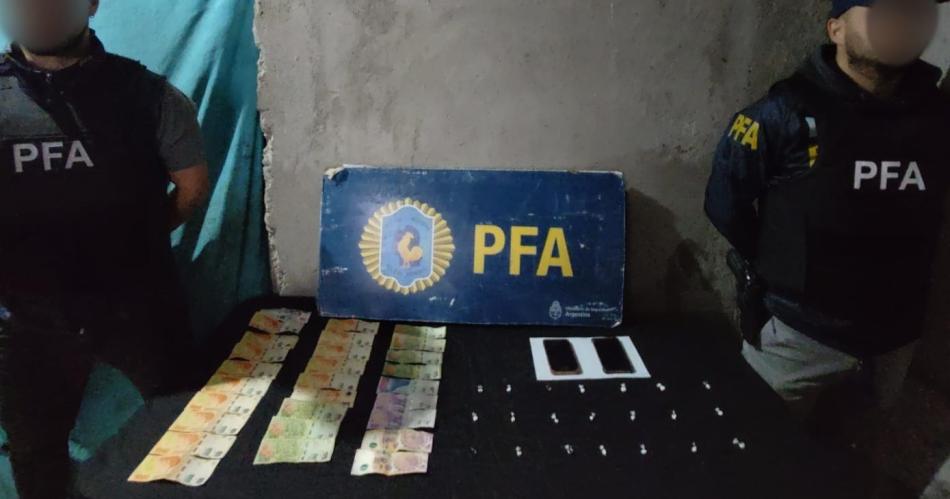 La foto de los dos- la Policiacutea Federal detuvo a una narco pareja en Santiago