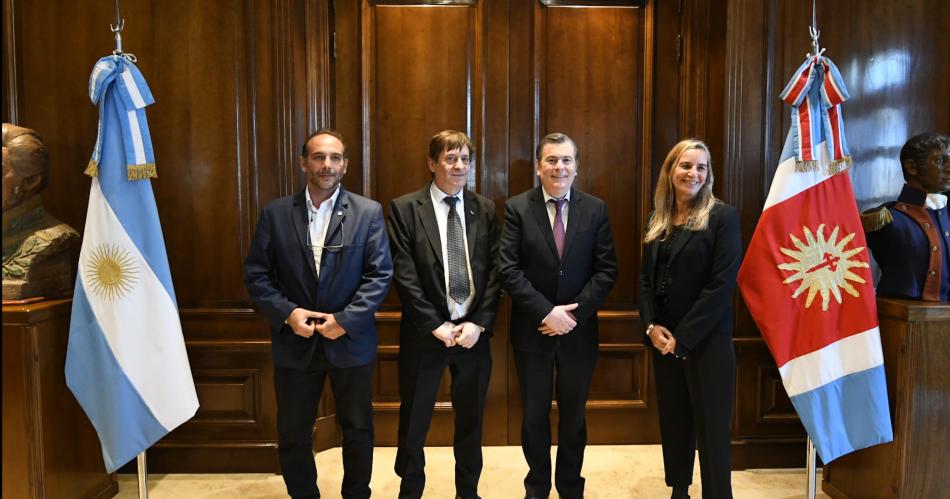 El Gobernador recibioacute al Presidente del Conicet y a otros miembros del organismo