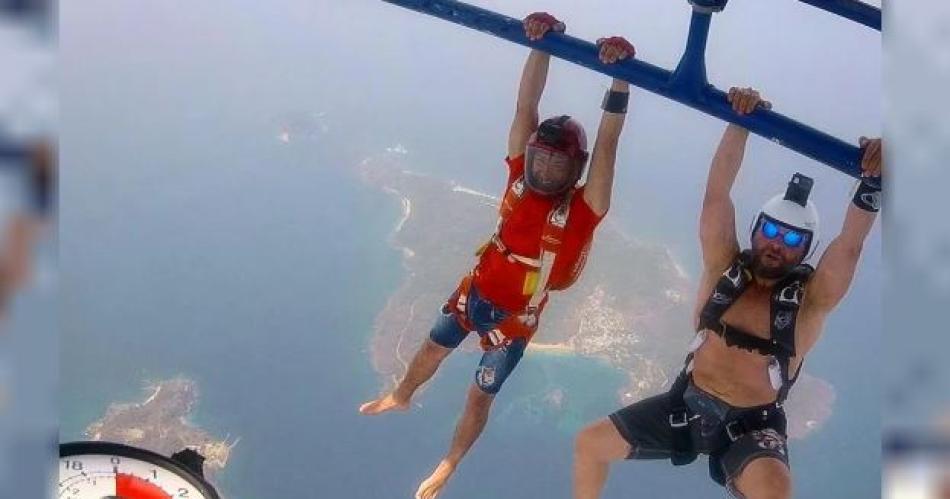 Dos paracaidistas argentinos saltaron desde la estratoacutesfera y lograron un reacutecord mundial