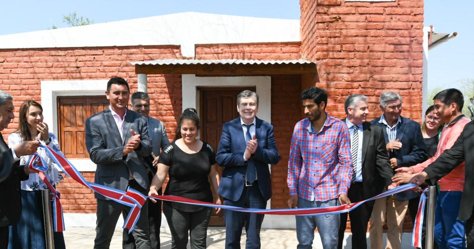 Zamora entregoacute viviendas sociales en el departamento Salavina