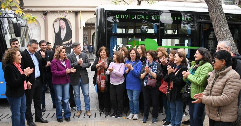 Fuentes lanzoacute el programa Conociendo Mi Ciudad 2024 para adultos mayores