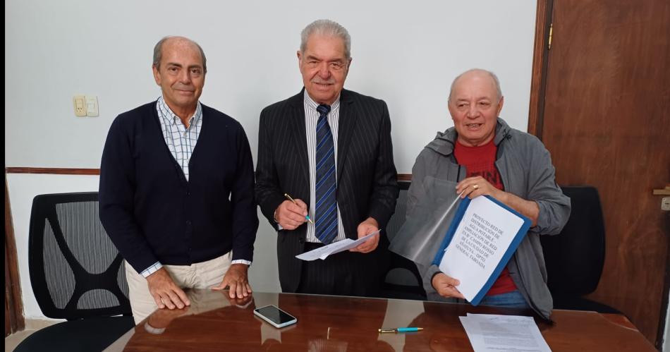 La Provincia firmoacute un convenio para ampliar la red de agua en Antildeatuya