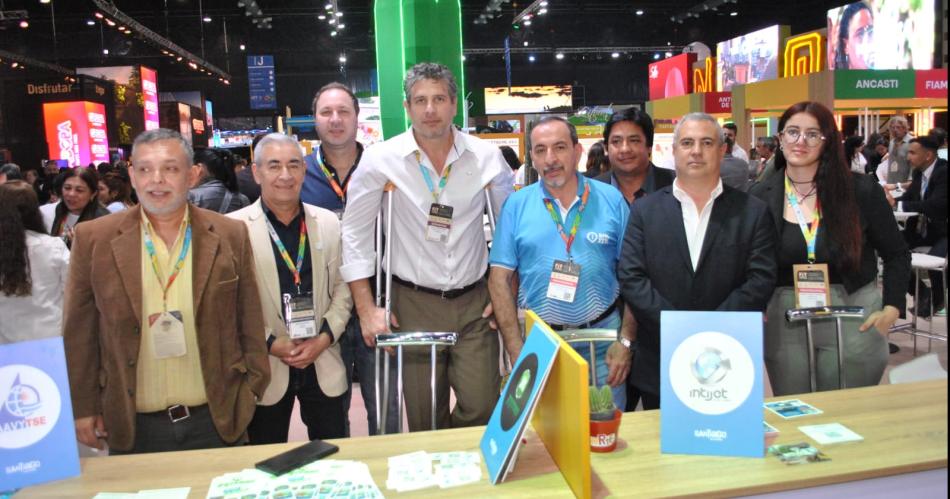 Fructiacutefera jornada de empresarios santiaguentildeos en la Feria Internacional de Turismo