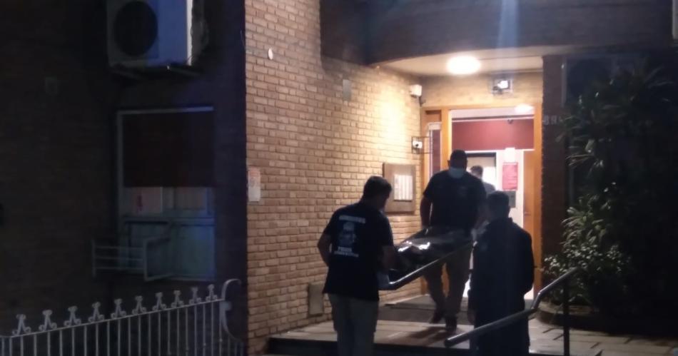 Investigan muerte de venezolano que residiacutea en un 5deg piso de un departamento de calle Olaechea