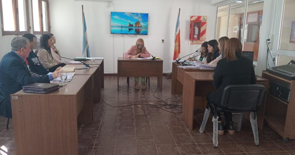 BATALLA- El director est sospechado de abusar a una estudiante de 15 años También de golpear a su hermano ya que lo habría descubierto infraganti