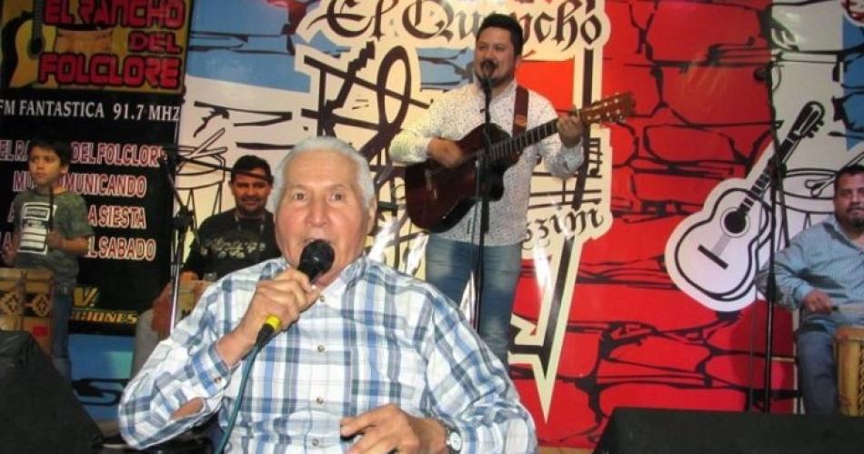 El folclore santiaguentildeo despide a Don Armando Santillaacuten