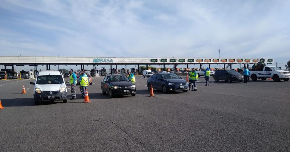 Refuerzan controles en rutas por el fin de semana largo