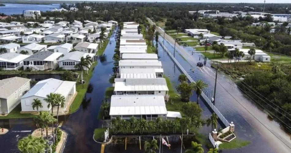 Al menos 10 muertos en Florida tras el paso del huracaacuten Milton