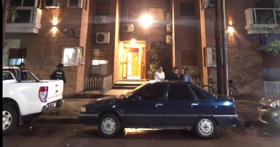 Investigan muerte de venezolano que residiacutea en un 5deg piso de un departamento de calle Olaechea