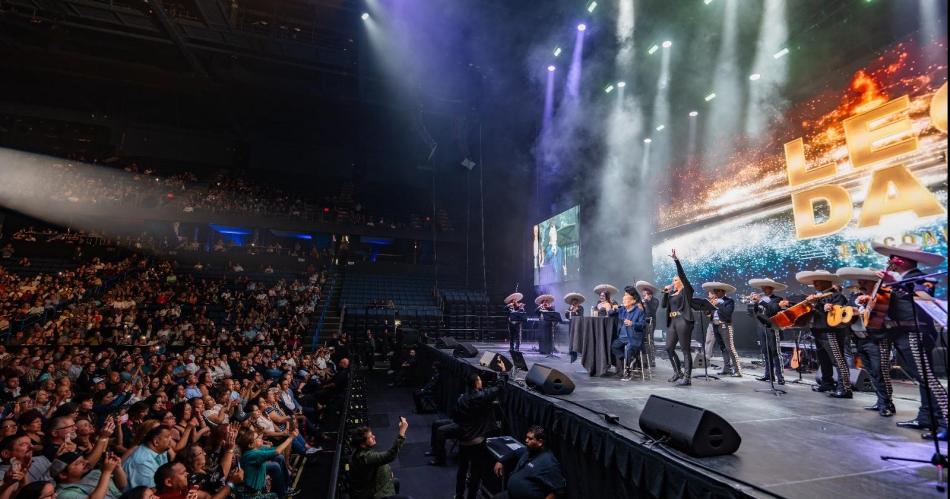 Leo Dan dio su uacuteltimo show de El adioacutes a una leyenda