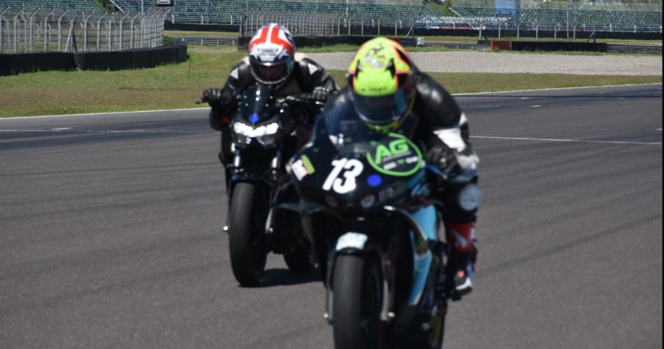 Con maacutes de cien pilotos arrancoacute la prueba libre de motos en el Autoacutedromo de Las Termas
