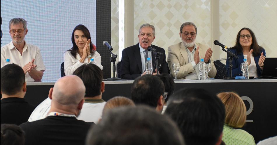 El jefe de Gabinete Eliacuteas Suaacuterez presentoacute la Editorial de la Subsecretariacutea de Cultura