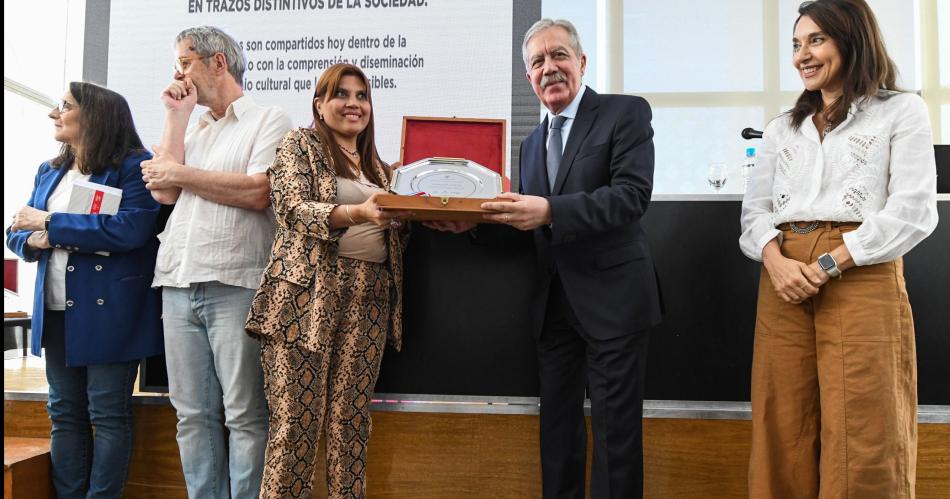 El jefe de Gabinete Eliacuteas Suaacuterez presentoacute la Editorial de la Subsecretariacutea de Cultura